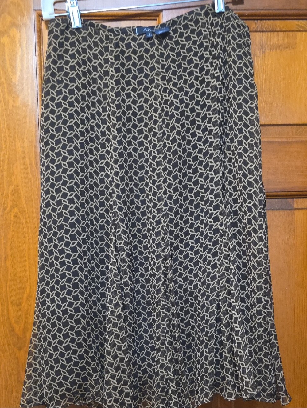 Anne Klein Black Skirt with Cream Chain-Link Pattern